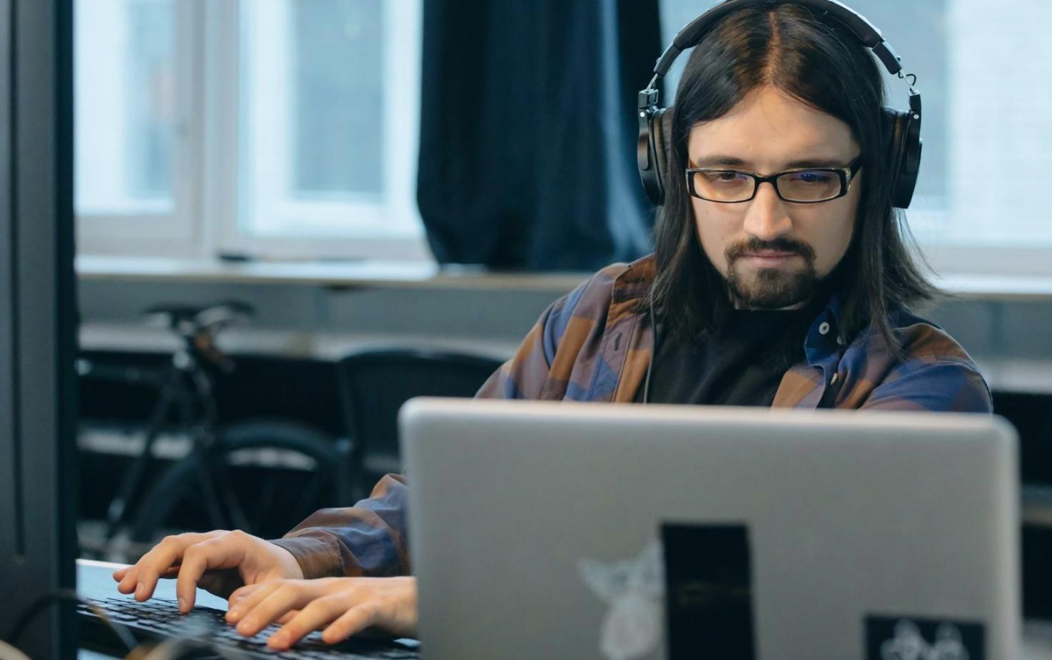 Practical mesh network configuration interface on laptop screen